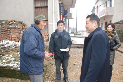 集團(tuán)工會走訪慰問豐城市困難戶