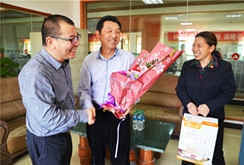 集團(tuán)工會(huì)走訪慰問集團(tuán)2013年度勞動(dòng)模范