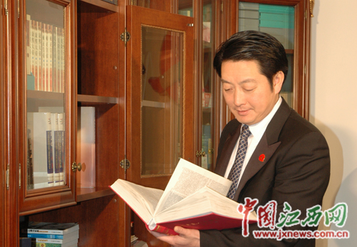 全國(guó)政協(xié)委員楊文龍：建議推廣互聯(lián)網(wǎng)電子處方